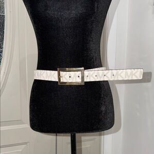 Michael Kors MK Logo Belt – Vanilla & Gold